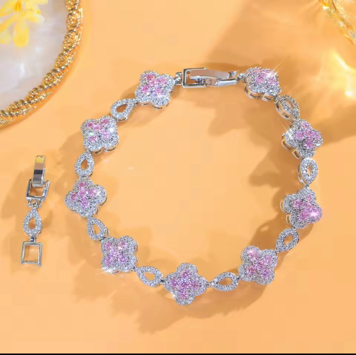 Elegant Shiny Flower Shape Bracelet