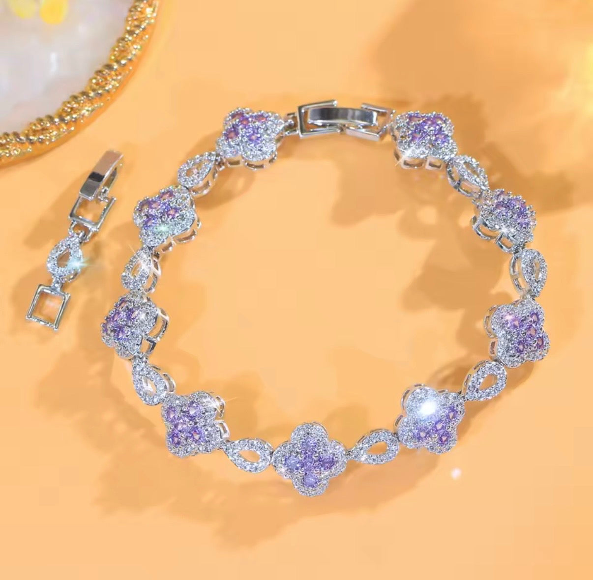 Elegant Shiny Flower Shape Bracelet